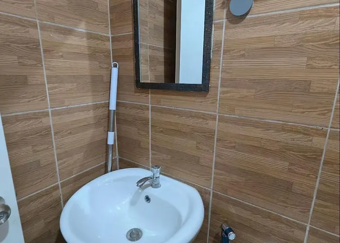 Miya's Crib F Staycation Tomas Morato Quezon 3*